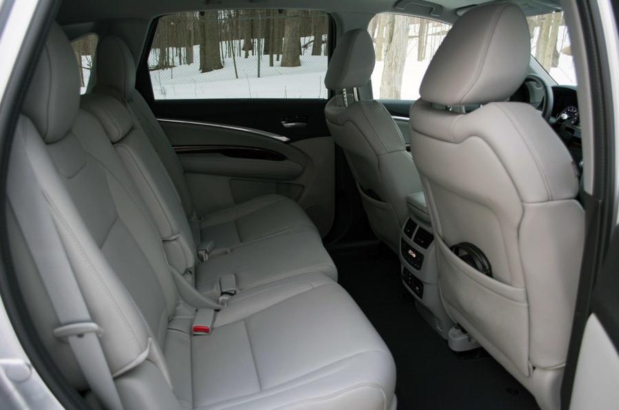 Интерьер Acura MDX SH-AWD (YD3) 2014 года  (фото 24 из 36)